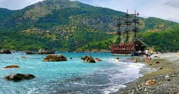 Mix History with Sandy Beaches On This Aegean Flavours Tour - Photo 1