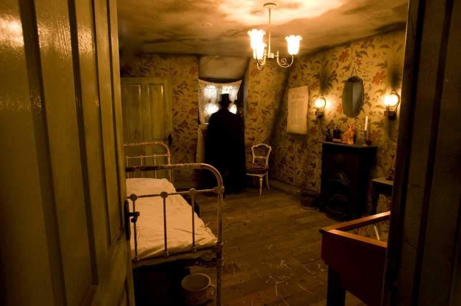 Jack the Ripper Walking Tour - 6:00 pm - Photo 11