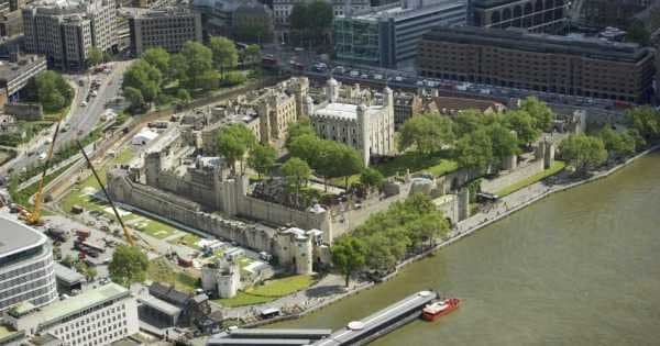 Tower of London Tickets - With Beefeater Tour - Photo 1