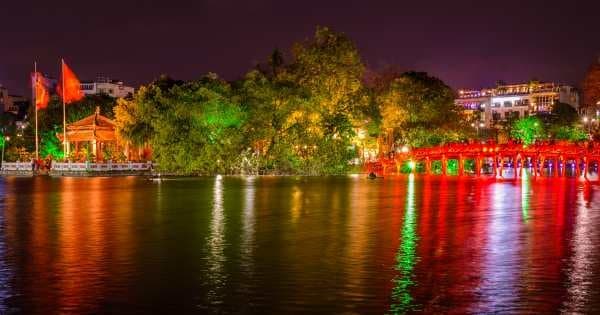 Enjoy the Weekend Night Show in Hanoi - Photo 1