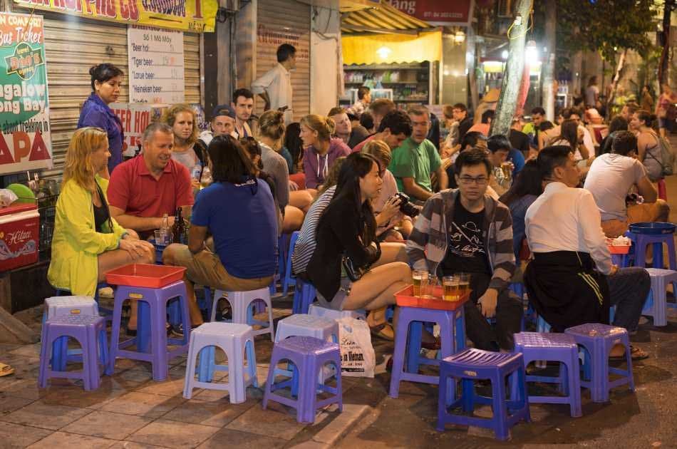 Enjoy the Weekend Night Show in Hanoi - Photo 2