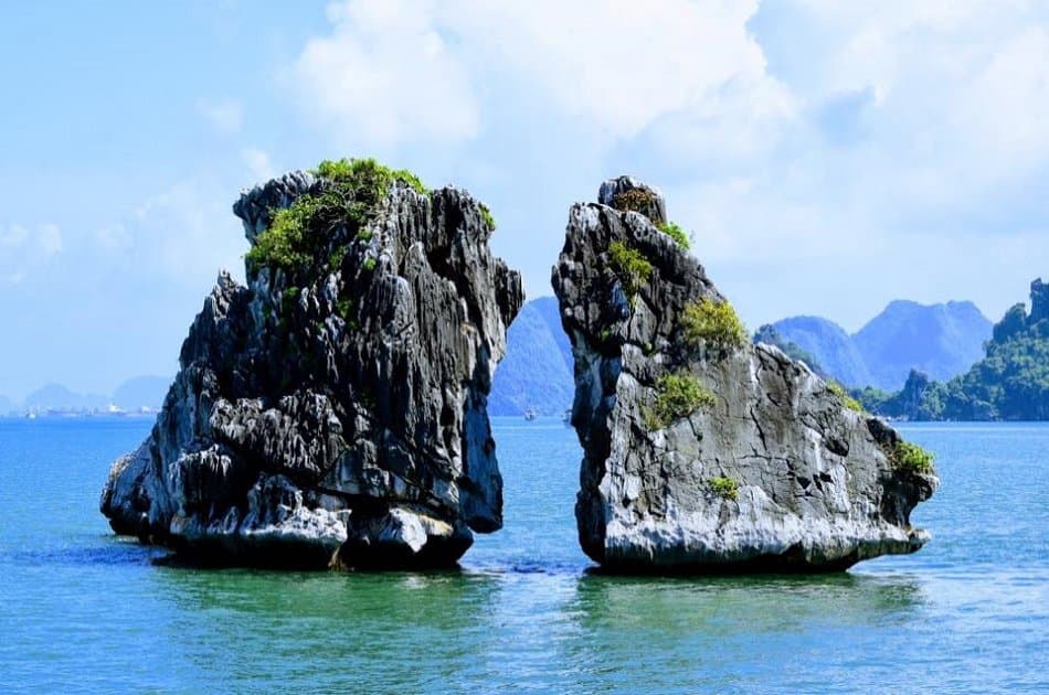Ha Long Bay 1 Day Tour - Photo 2