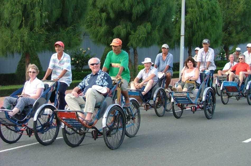 Hanoi Evening Tour With Cyclo & Water Puppet Show - Photo 2