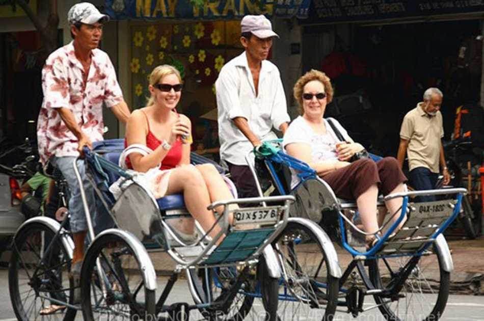 Hanoi Evening Tour With Cyclo & Water Puppet Show - Photo 3
