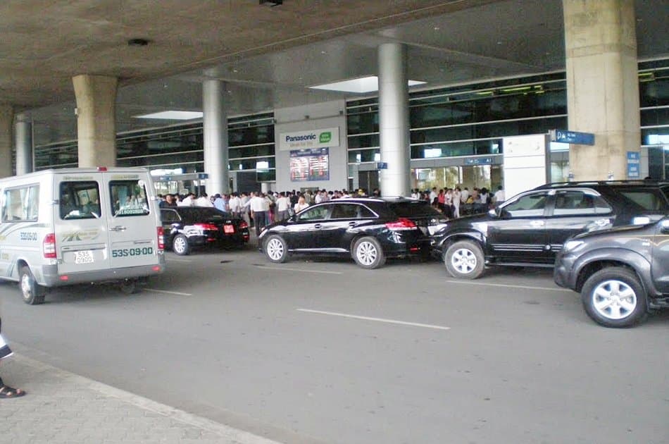 Private Tan Son Nhat International Airport Pick Up - 4 seaters - Photo 2