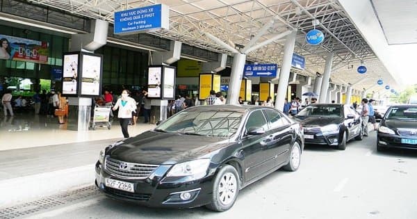 Private Tan Son Nhat International Airport Pick Up - 4 seaters - Photo 1