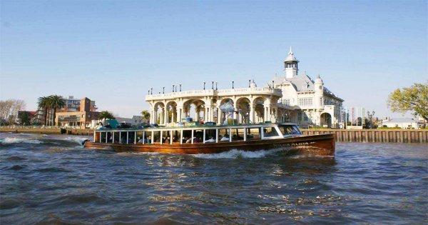 Sail Along the Parana Delta While Having a Delicious Lunch