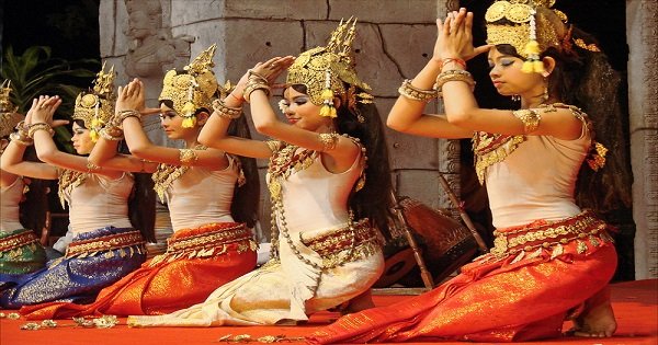 Buffet Dining With Apsara Dance Performance
