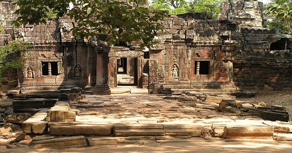Discover Angkor Complex With a Full Day Private Tour