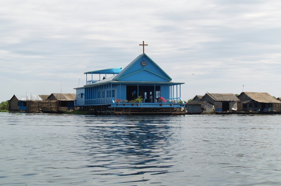 Guided Floating Village Tour