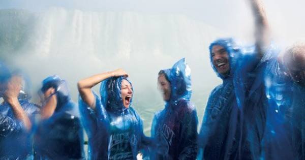 Niagara Fall Group Tour From Downtown Toronto With Hornblower Boat Ride