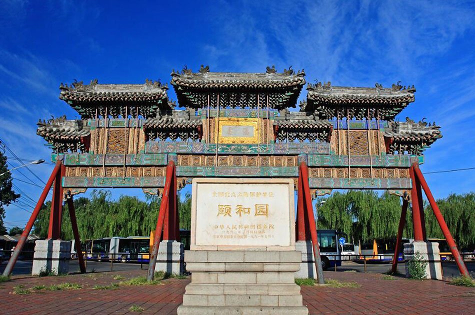 Badaling Great Wall and Summer Palace Coach Tour from Beijing