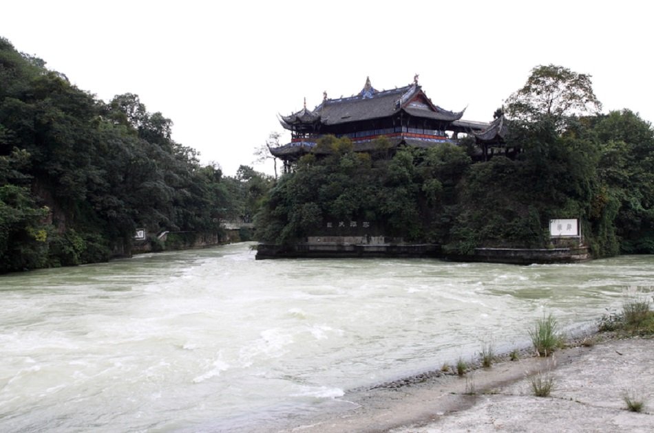 Chengdu Private Day Tour of Panda Holding Experience and Dujiangyan