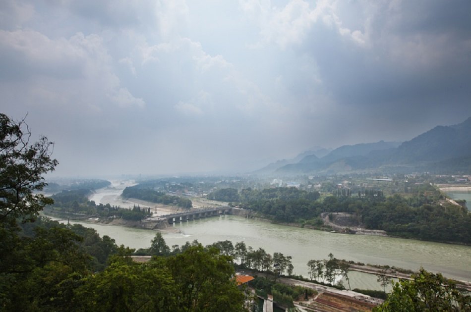 Chengdu Private Day Tour of Panda Holding Experience and Dujiangyan