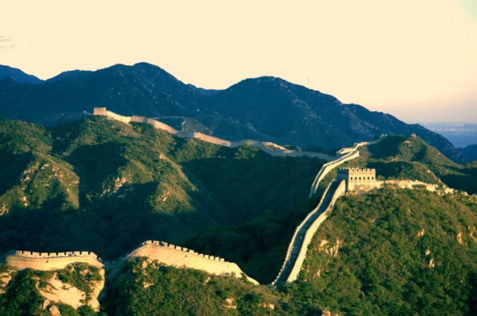 Customizable Badaling Great Wall Private Tour With Roast Duck Dinner and Evening Show