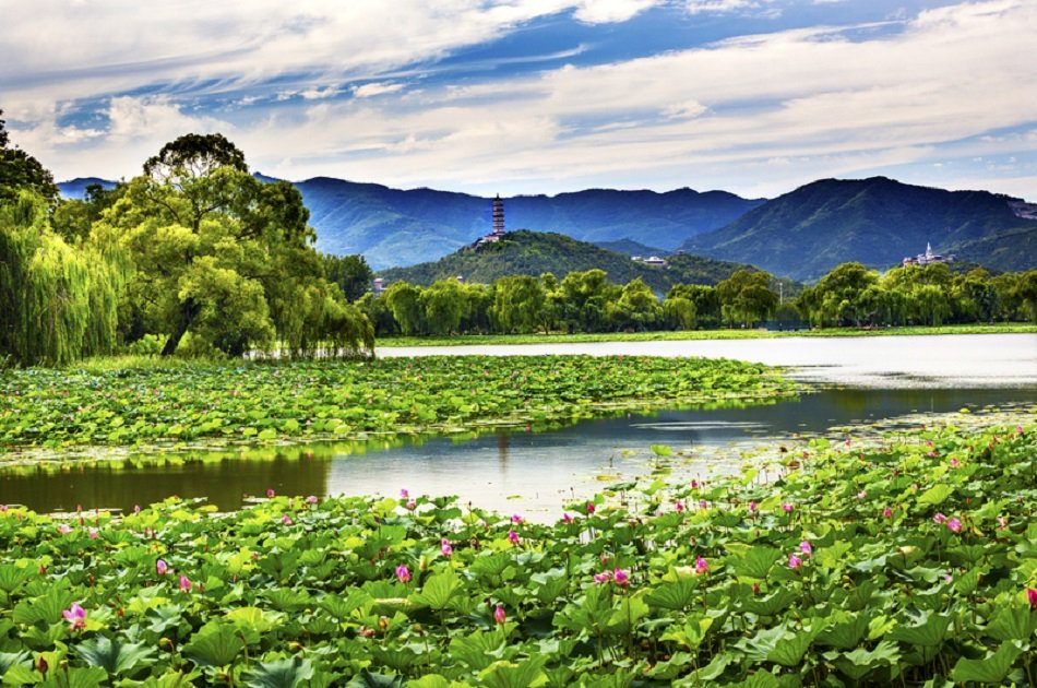Customizable Mutianyu Great Wall Private Tour With Roast Duck Dinner and Evening Show