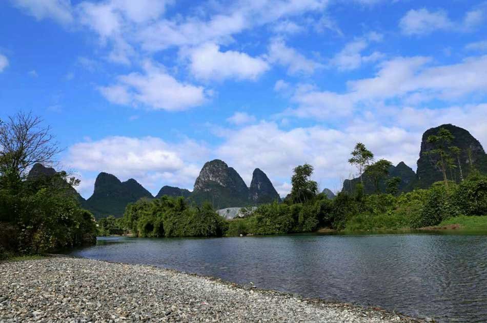Guilin Group Tour of Li River Cruise and Yangshuo Ancient Street