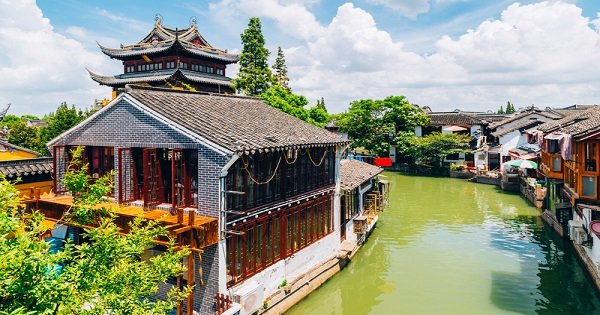 Private Day Tour of Ancient Water Town and Huangpu River Cruise