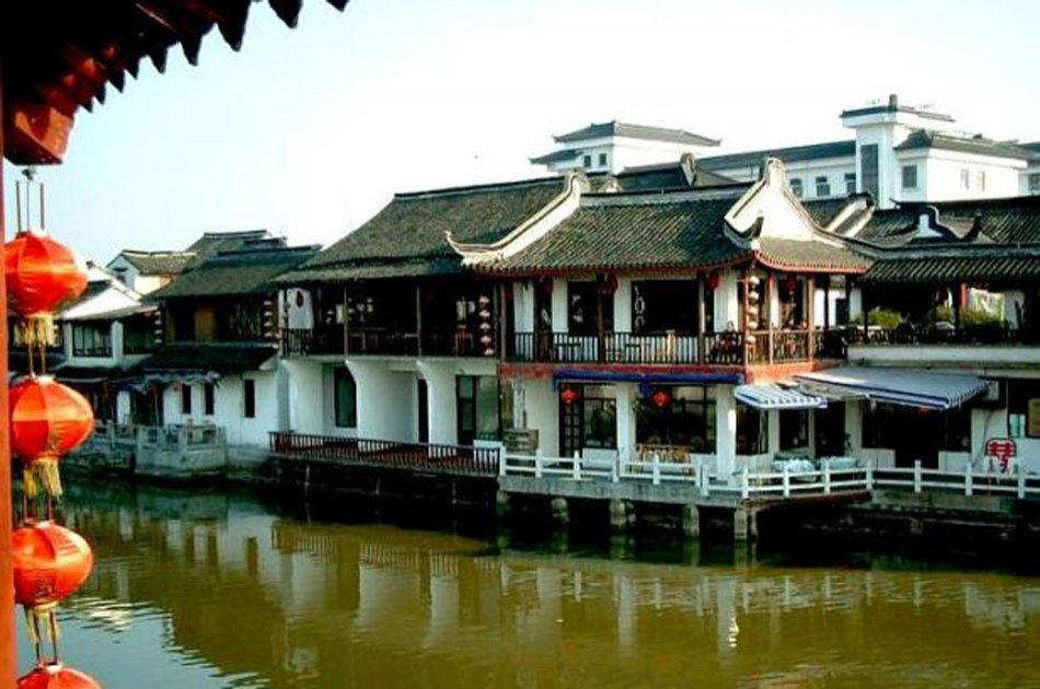Shanghai Group Tour of Water Town and Night Cruise