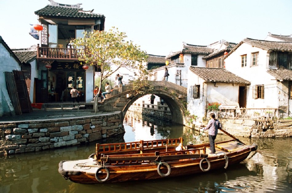 Shanghai Private Day Trip of Zhujiajiao Water Town and Jade Buddha Temple
