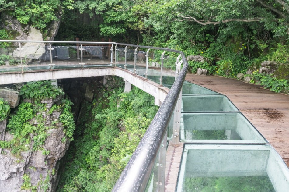 Zhangjiajie Private Trip of Tianmen Mountain, Sky Walk and Tujia Custom Discovery