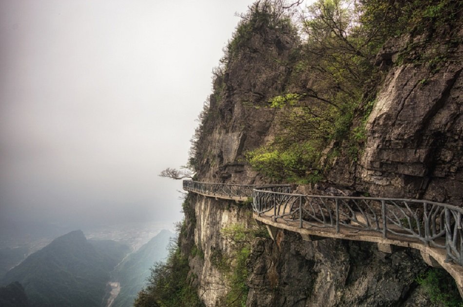 Zhangjiajie Private Trip of Tianmen Mountain, Sky Walk and Tujia Custom Discovery