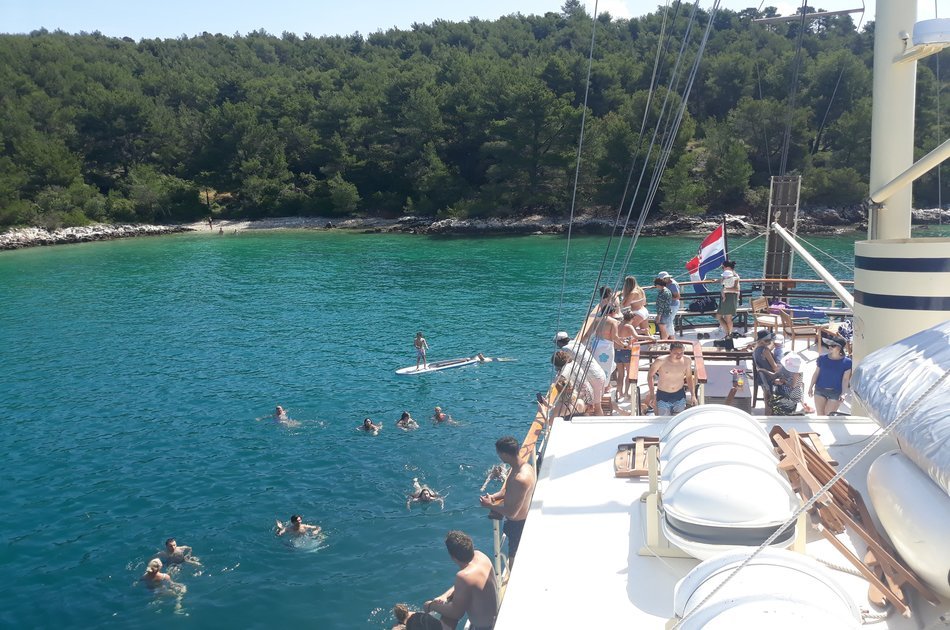 All inclusive Two Islands Swimming Cruise From Split