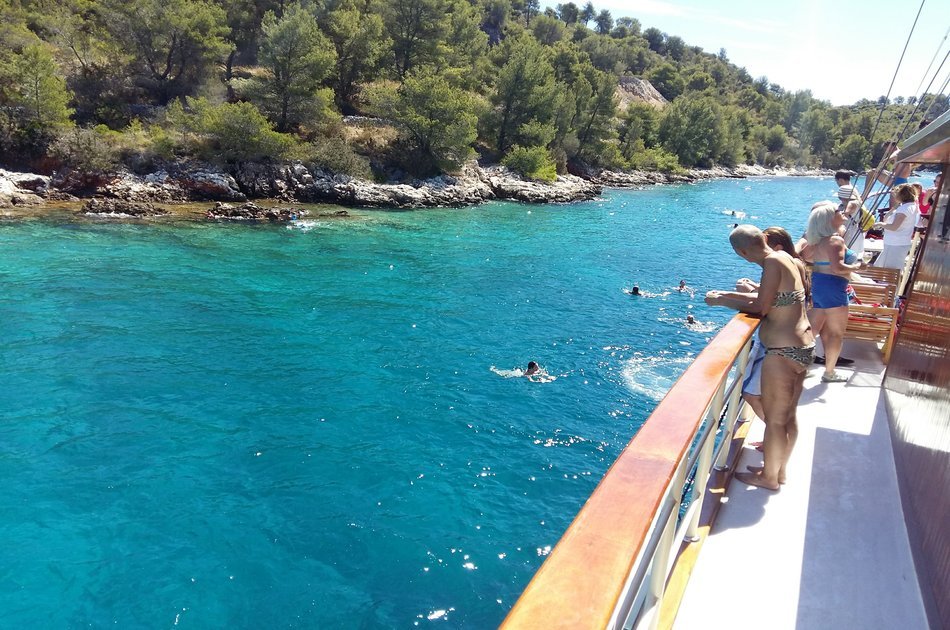 All inclusive Two Islands Swimming Cruise From Split