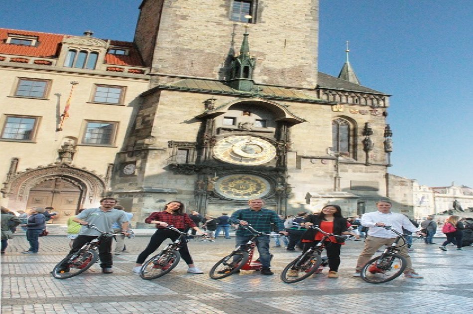 90 Minutes E-scooter Castle Tour, Prague