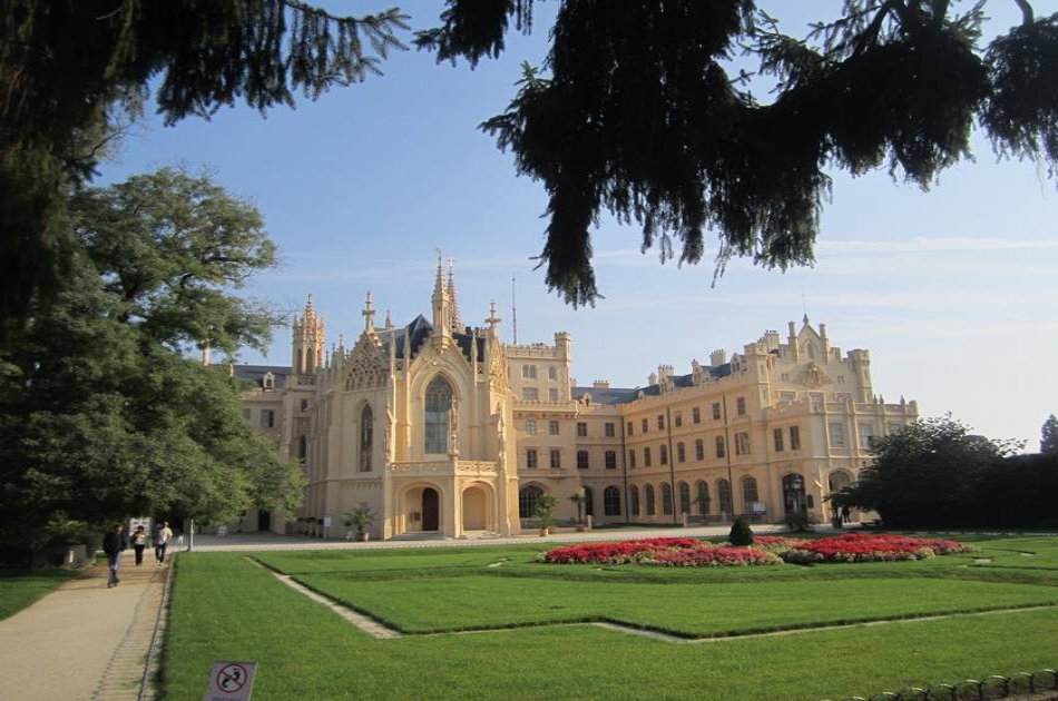 Unesco Lednice - Valtice Chateaux, wine town Mikulov, Palava Hills - Full Day Trip from Brno