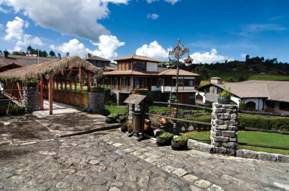 Avenue of the Volcanoes with Devils Nose Train - 2 Days