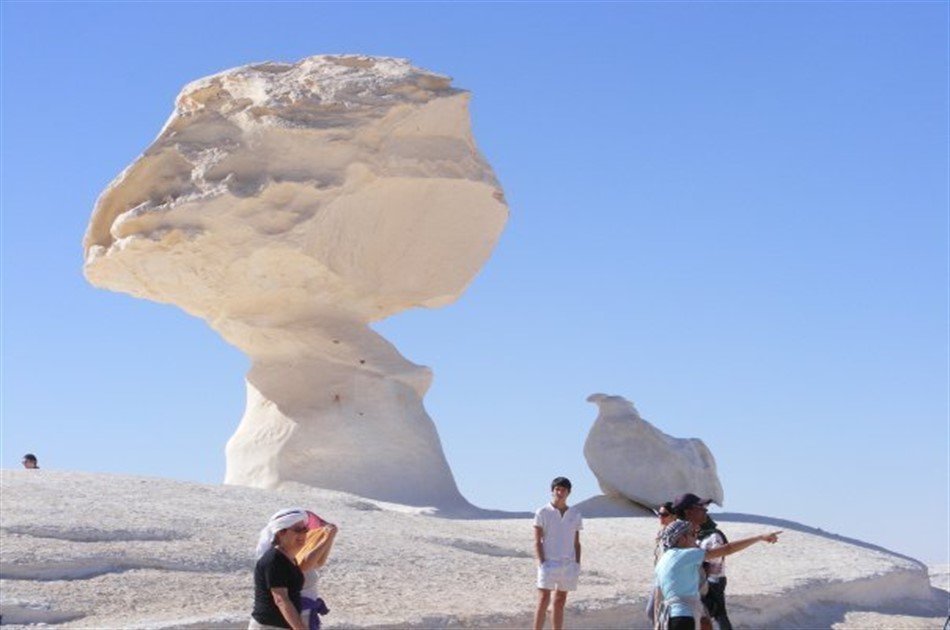3 Day Black & White Desert, Bahariya Oasis Tour from Cairo
