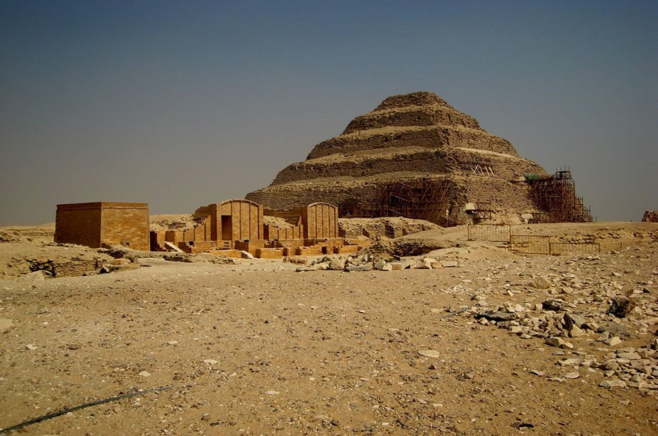 8-Hours Private Tour to Giza Pyramids, Sphinx, Sakkara Pyramids and Memphis