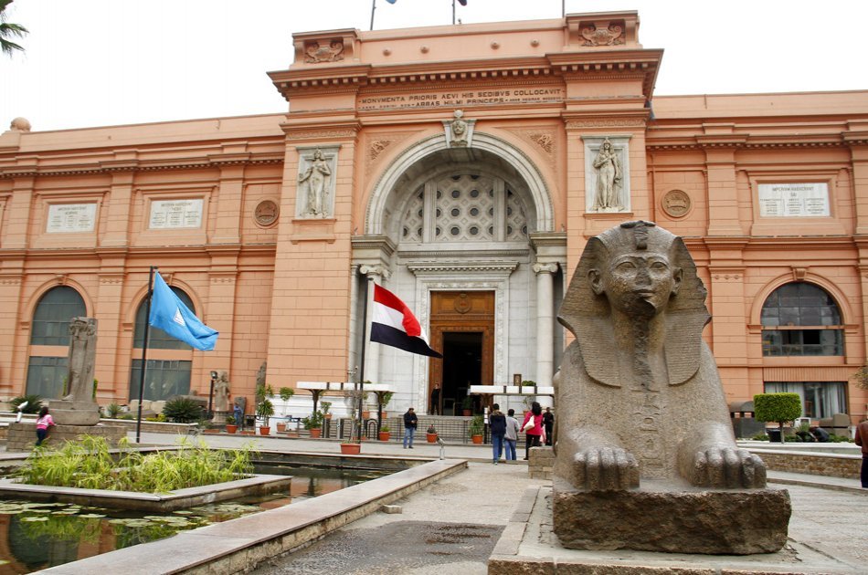 Be in Awe on a Private Day Tour of the Giza Pyramids, Sphinx and Egyptian Museum