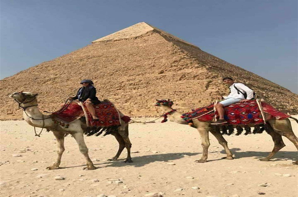 Day Tour to Giza Pyramids by Camel