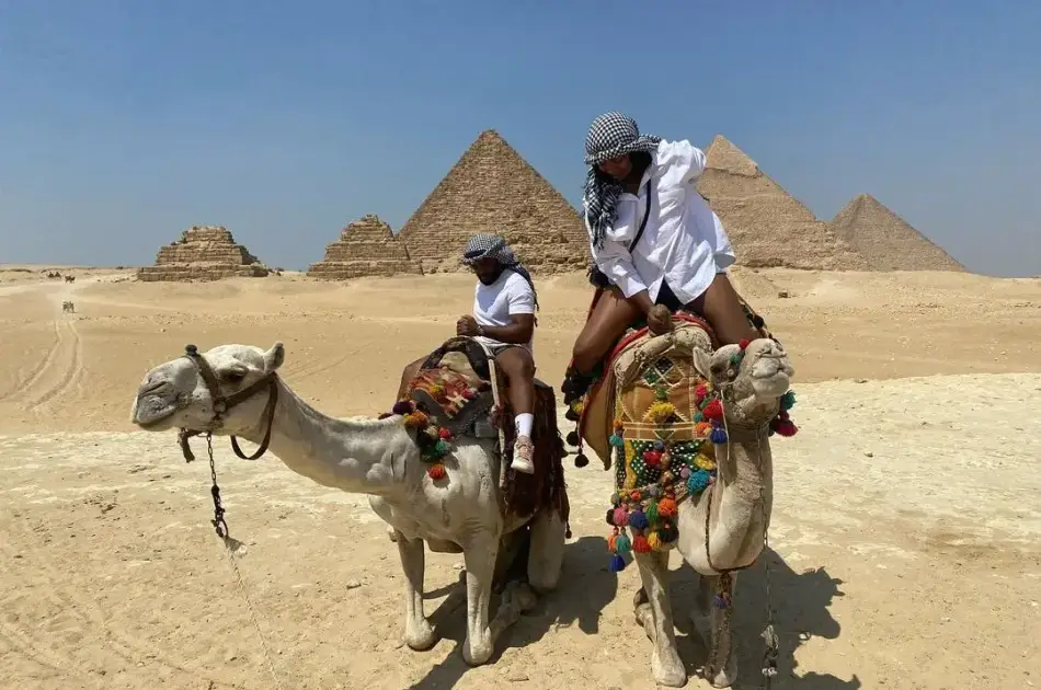 Day Trip to Giza Pyramids, Sphinx and Egyptian Museum With Camel Ride and Lunch