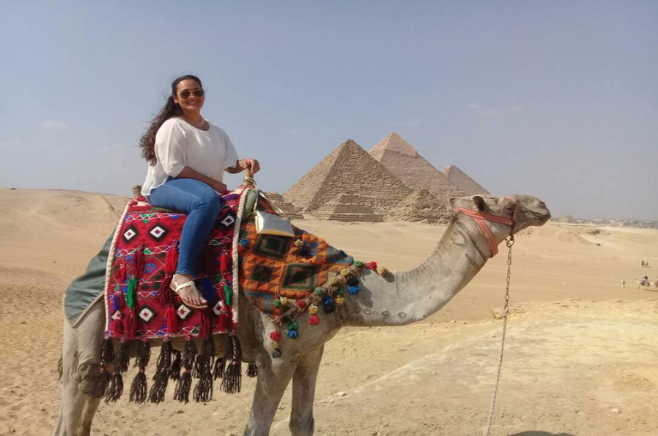 From Cairo: Private Trip to Giza Pyramids and Sphinx + Lunch