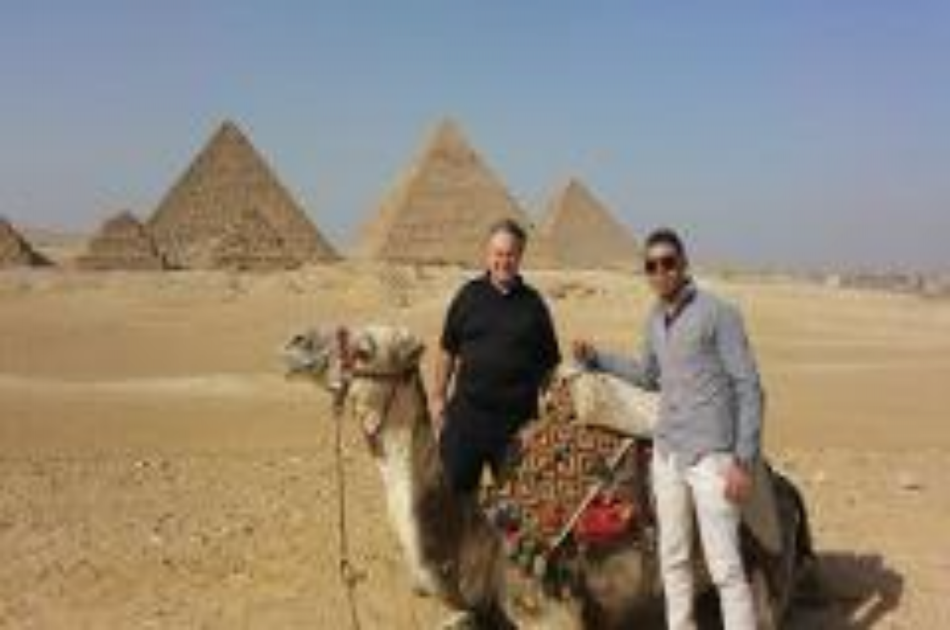 From Cairo: Private Trip to Giza Pyramids and Sphinx + Lunch