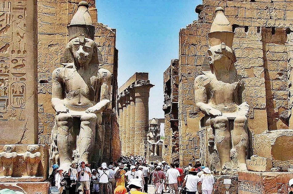 Full Day Guided Tour of the East and West Banks From Luxor