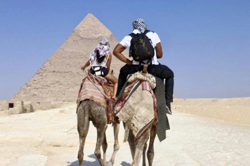 Giza Pyramids and Egyptian Museum on a Full Day Private Guided Tour