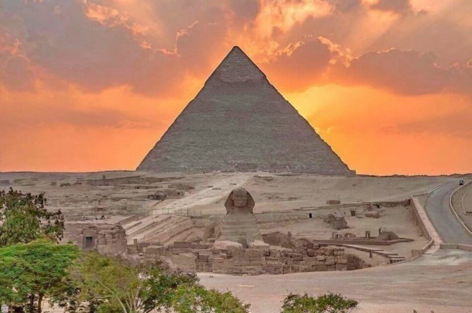 Great Pyramids & Sphinx, Saqqara Step Pyramids and Dahshour From Cairo