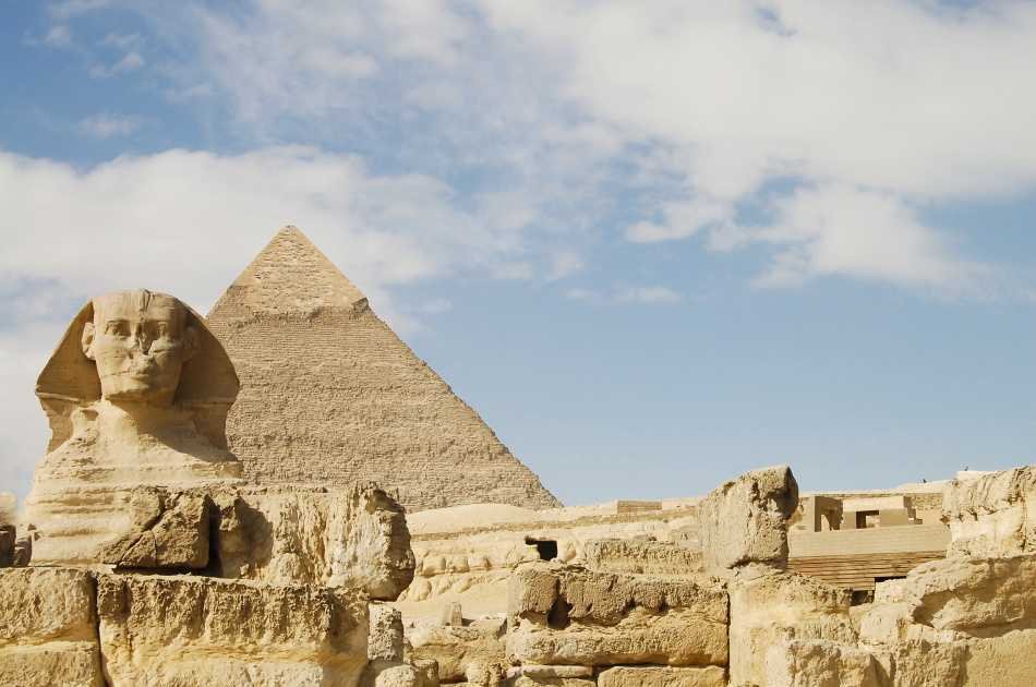 Private Full-Day Tour to Giza Pyramids, Sphinx, Sakkara Pyramids and Memphis With Lunch
