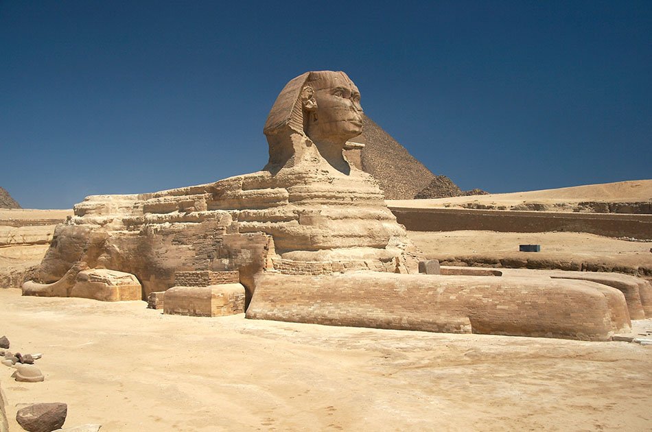 Private Full-Day Tour to Giza Pyramids, Sphinx, Sakkara Pyramids and Memphis