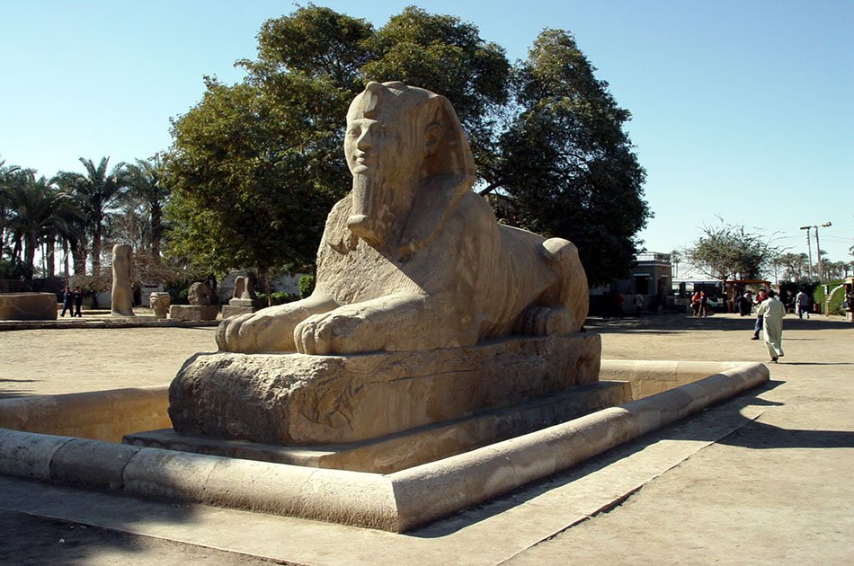 Private Full-Day Tour to Giza Pyramids, Sphinx, Sakkara Pyramids and Memphis