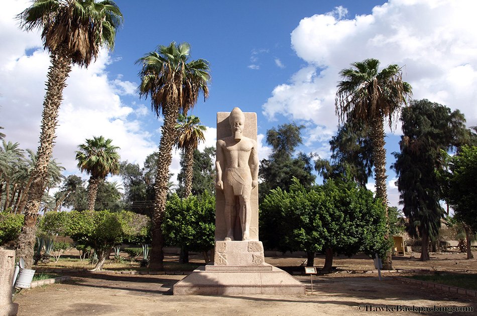Private Full-Day Tour to Giza Pyramids, Sphinx, Sakkara Pyramids and Memphis