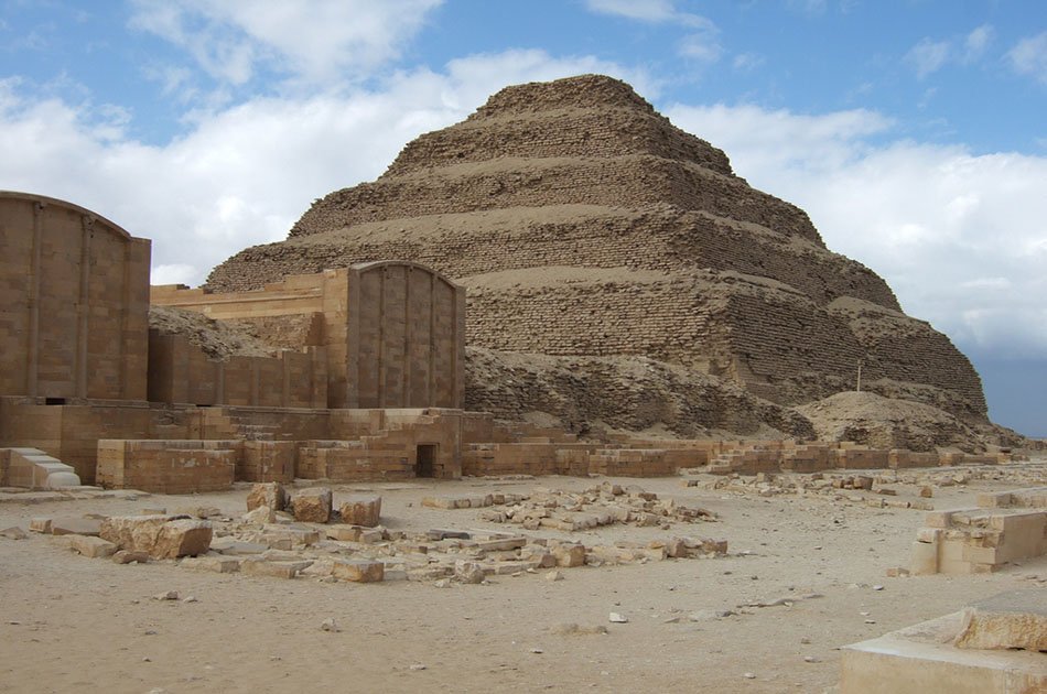 Private Full-Day Tour to Giza Pyramids, Sphinx, Sakkara Pyramids and Memphis