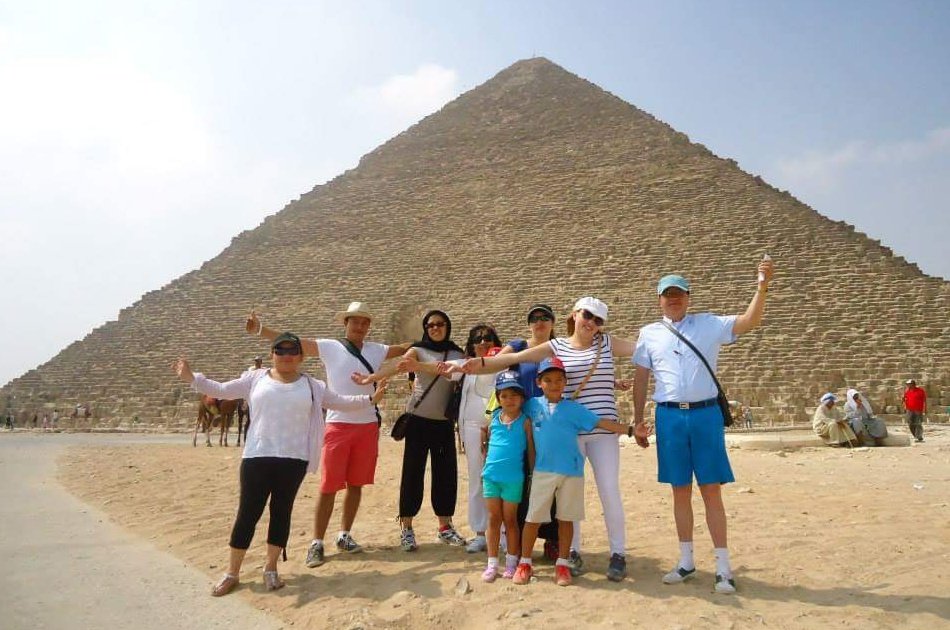 Private Half Day Tour to Giza Pyramids and Sphinx With an Egyptologist Tour Guide