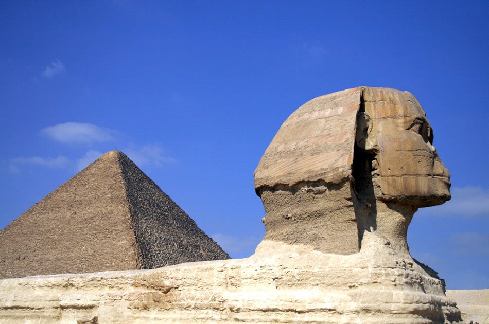 Private Tour to The Great Giza pyramids, The Egyptian Museum and Bazaar