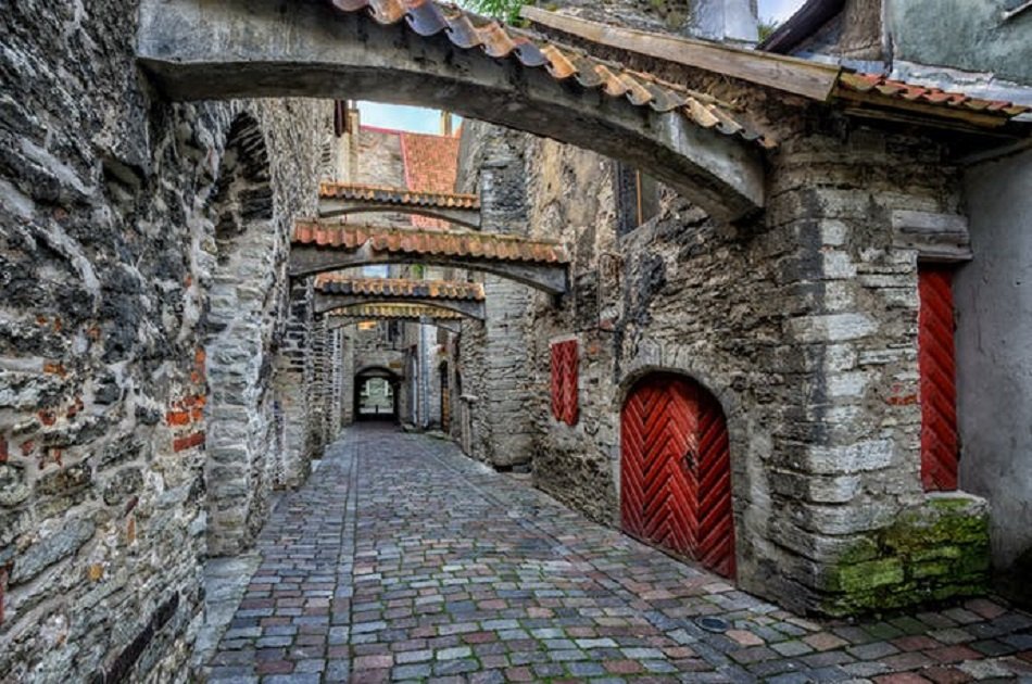 Guided Tallinn Day Sightseeing Small Group Tour From Helsinki