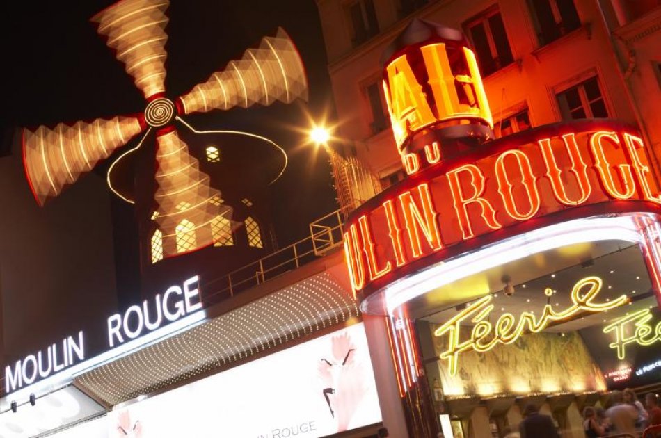 Amazing Eiffel Tower Dinner, Seine River Cruise & Moulin Rouge Cabaret Show